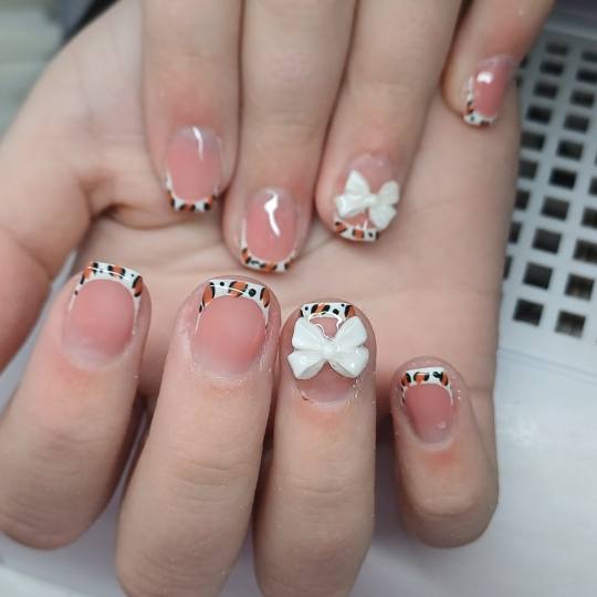 AMK #sarajevo Izlivanje noktiju Izlijevanje noktiju gelom - boja