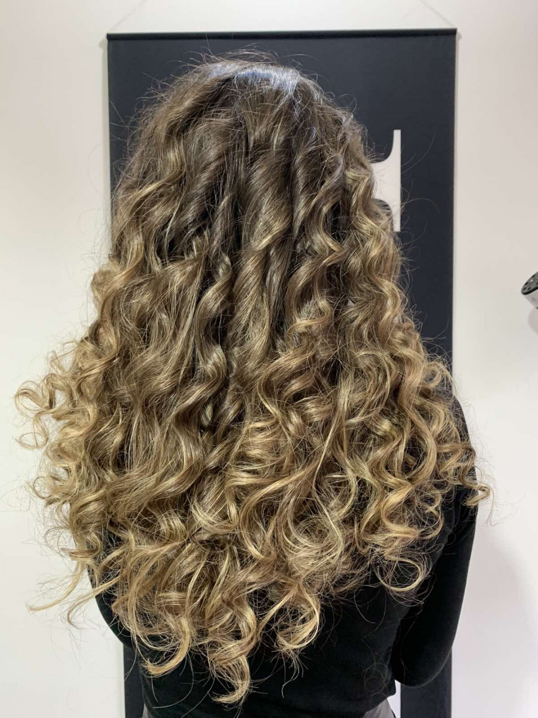 Lokne na figaro - ekstra duga kosa - Frisco, Sarajevo Svečane i frizure za svadbu Frizerski saloni Svečane i frizure za svadbu, Sarajevo, Centar - Stari Grad