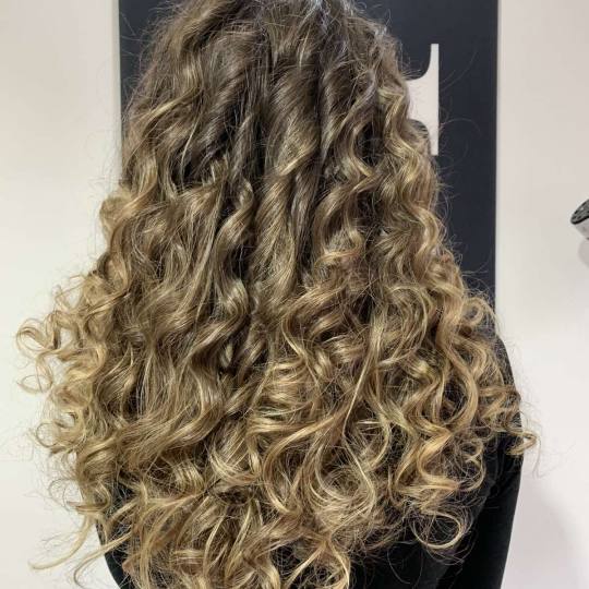 Frisco #sarajevo Svečane i frizure za svadbu Lokne na figaro - ekstra duga kosa