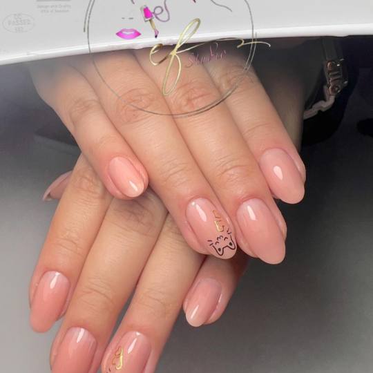 Studio ef #sarajevo Manikir Gel na prirodne nokte- srednji nokti