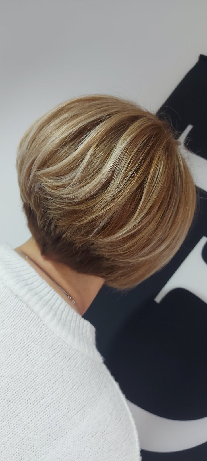 Žensko šišanje - kratka kosa - Frisco, Sarajevo Žensko šišanje Frizerski saloni Žensko šišanje, Sarajevo, Centar - Stari Grad