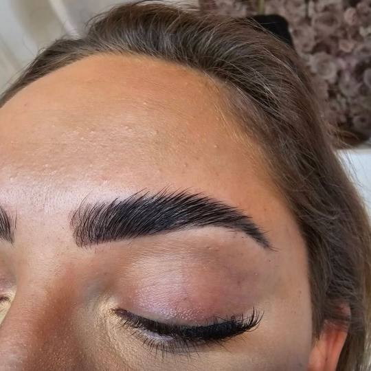 Soft Touch Beauty Studio #sarajevo Obrve Brow lift Brow lift, poznat i kao laminacija obrva, je tret