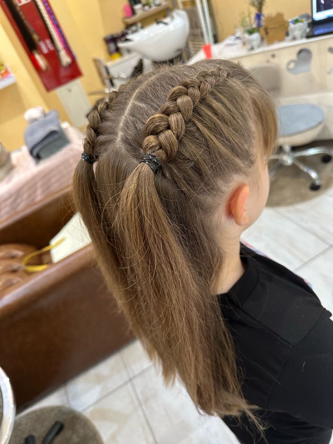 Poezija ljepote #sarajevo Pletenice, kike, punđe Pletenica - jedna