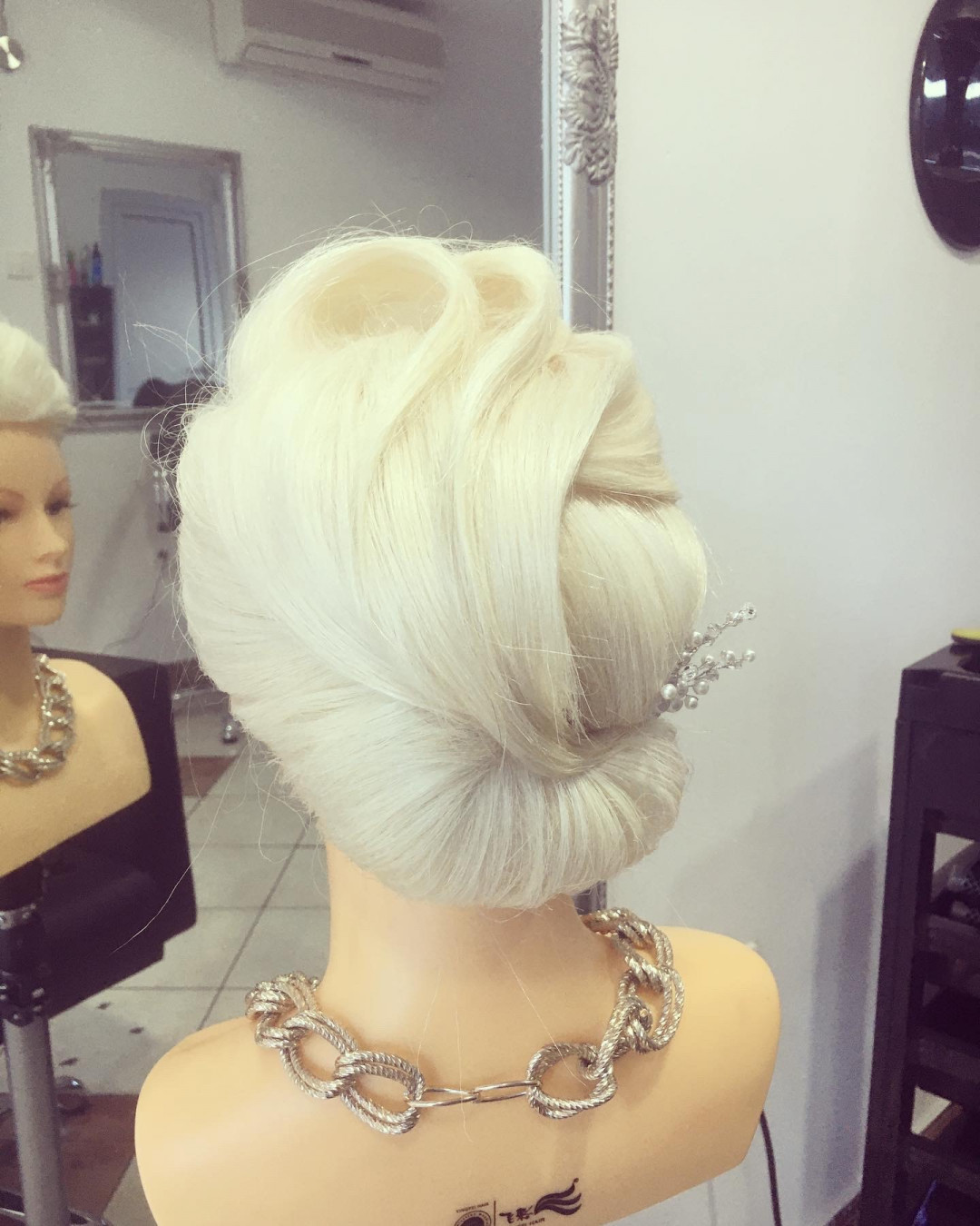 Svečana frizura složena - kratka kosa - Frisco, Sarajevo Svečane i frizure za svadbu Frizerski saloni Svečane i frizure za svadbu, Sarajevo, Centar - Stari Grad