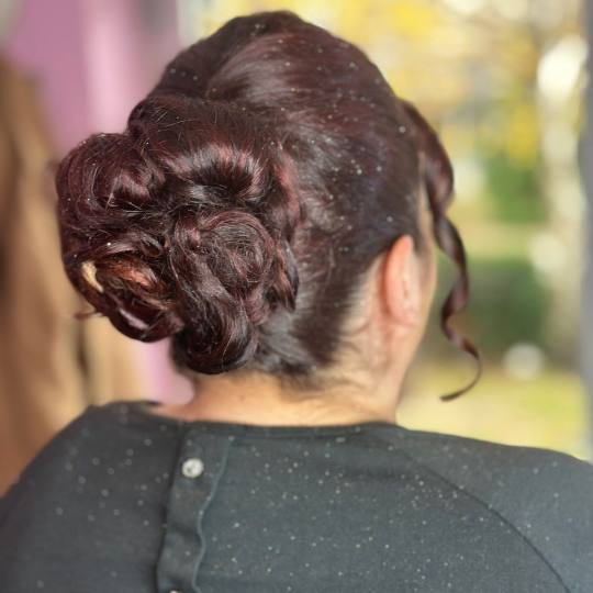 Poezija ljepote #sarajevo Svečane i frizure za svadbu Svečana frizura - kosa srednje dužine