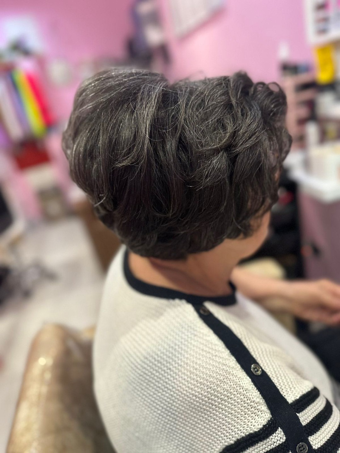 Poezija ljepote #sarajevo Žensko šišanje Žensko šišanje + pranje kose + feniranje - kratka kosa