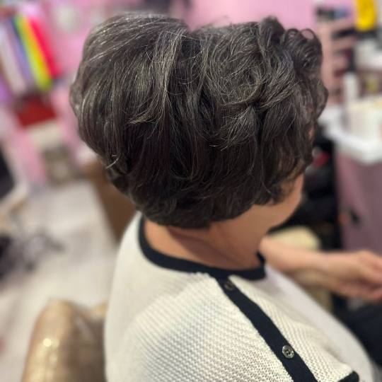 Poezija ljepote #sarajevo Žensko šišanje Žensko šišanje + pranje kose + feniranje - kratka kos