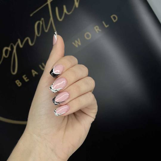 Signature #tuzla Nadogradnja noktiju Nadogradnja noktiju tipsama