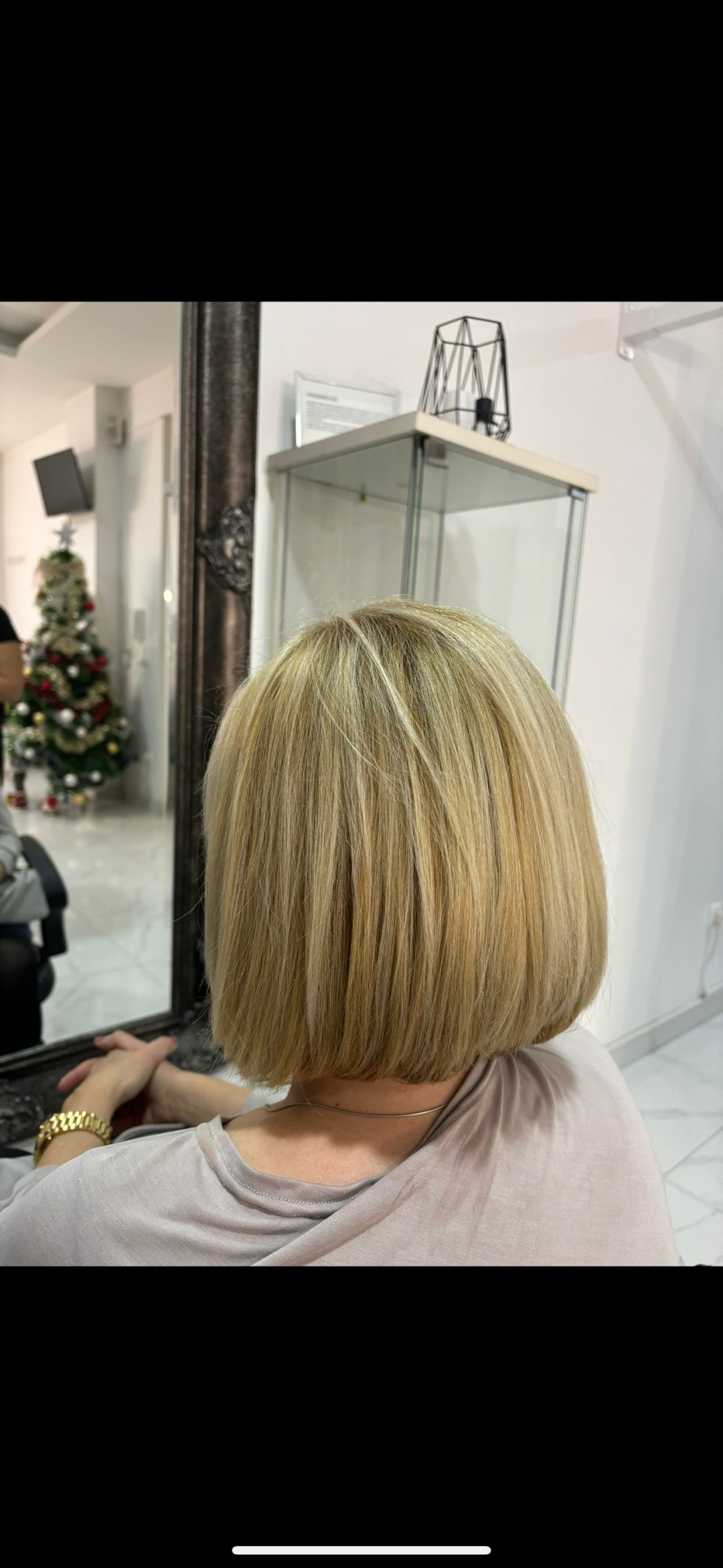 Allure #sarajevo Feniranje i stilizovanje Feniranje na ravno / lokne + pranje kose - kratka kosa