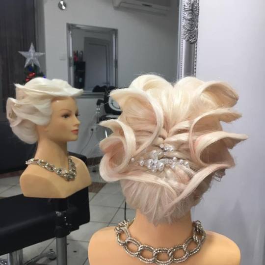 Frisco #sarajevo Svečane i frizure za svadbu Svečana frizura složena - kratka kosa