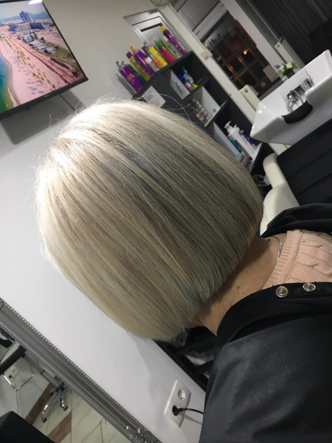 Žensko šišanje - kosa srednje dužine - Frisco, Sarajevo Žensko šišanje Frizerski saloni Žensko šišanje, Sarajevo, Centar - Stari Grad