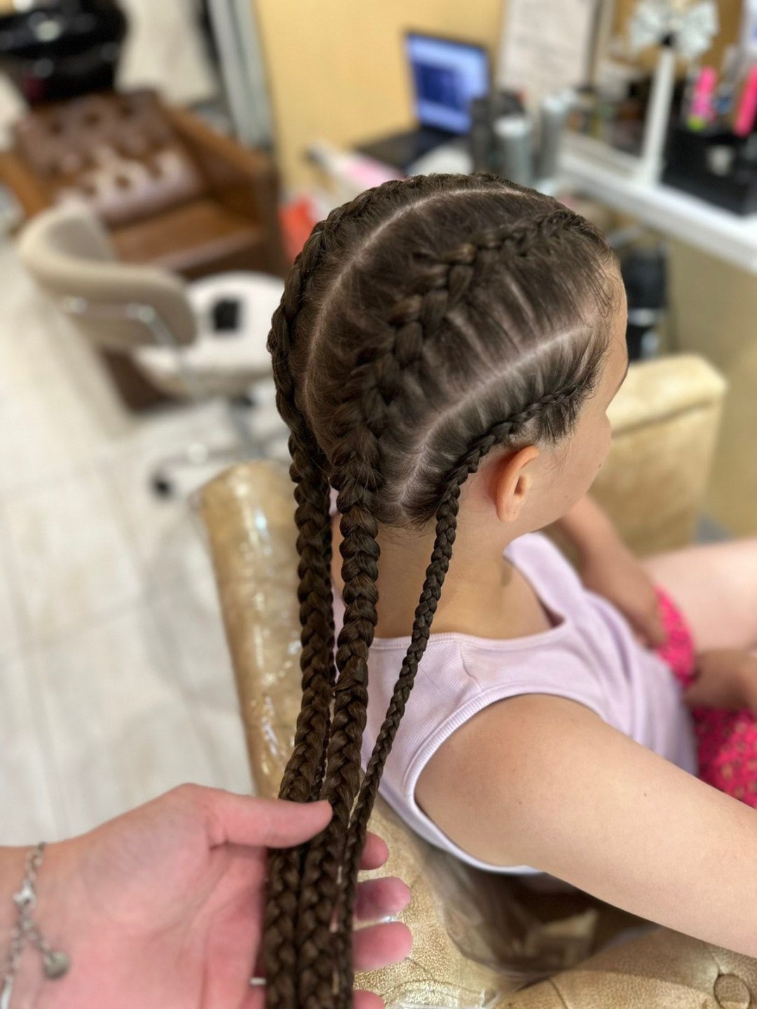 Poezija ljepote #sarajevo Pletenice, kike, punđe Pletenica - jedna