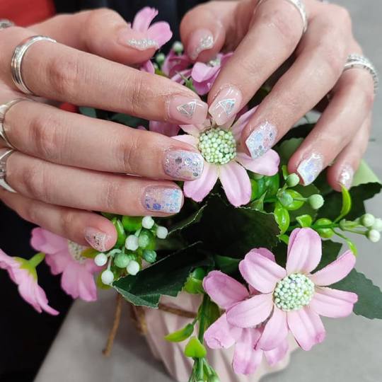 Idolina Beauty Studio #sarajevo Nadogradnja noktiju 25KM Nadogradnja noktiju tipsama + ukrasi