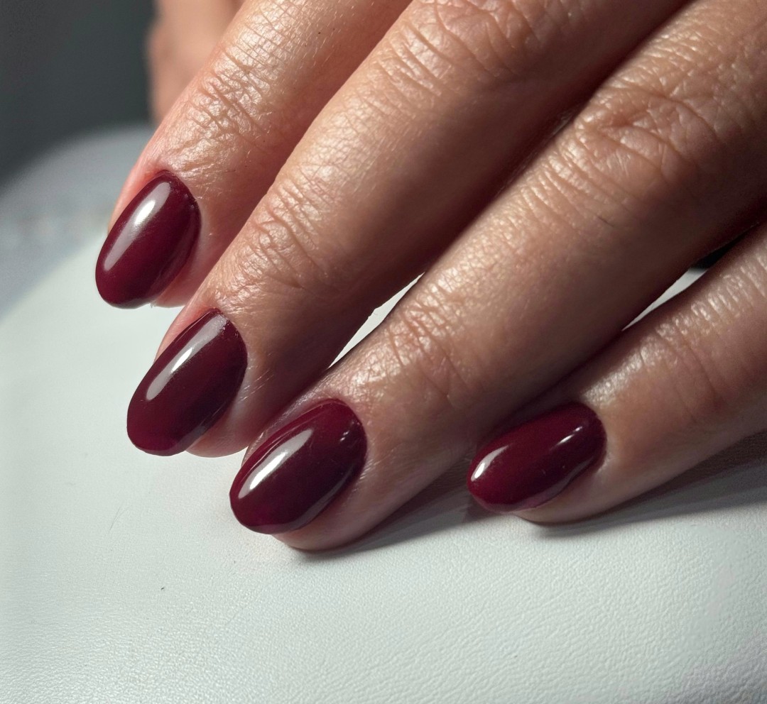 Lovely Em salon & head spa #sarajevo Ojačavanje noktiju Trajni lak/gel/rubber baza - M dužina