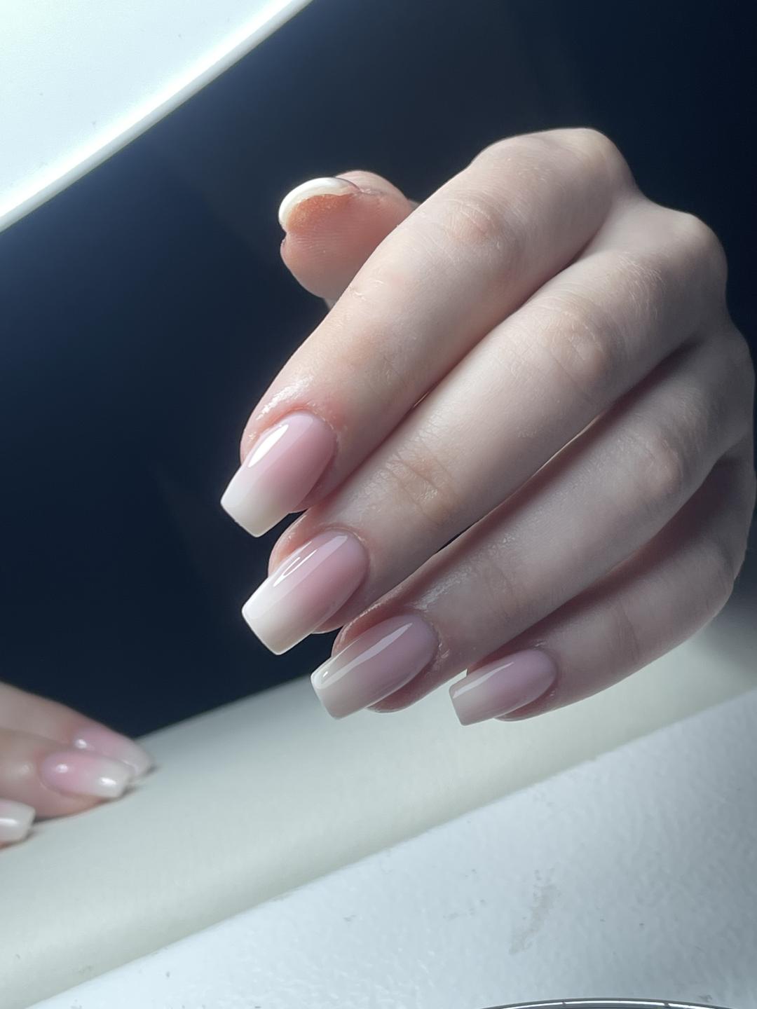 Kuća ljepote Djenna #sarajevo Nadogradnja noktiju Gel na prirodne nokte (korekcija) + French ili Ombre