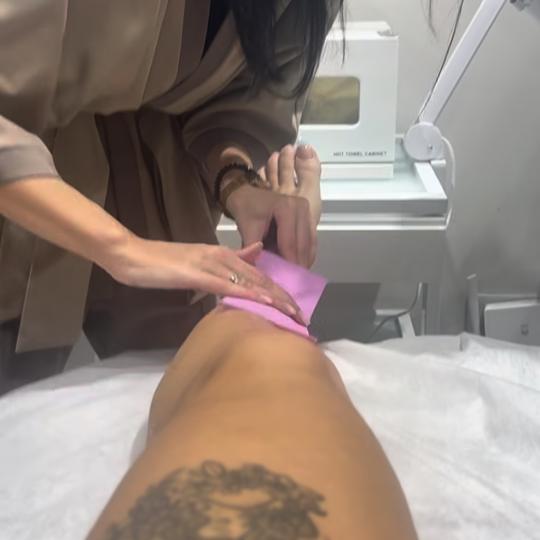 Garava Beauty Studio #banjaluka Depilacija nogu Depilacija celih nogu voskom - za dame Depilacija ci