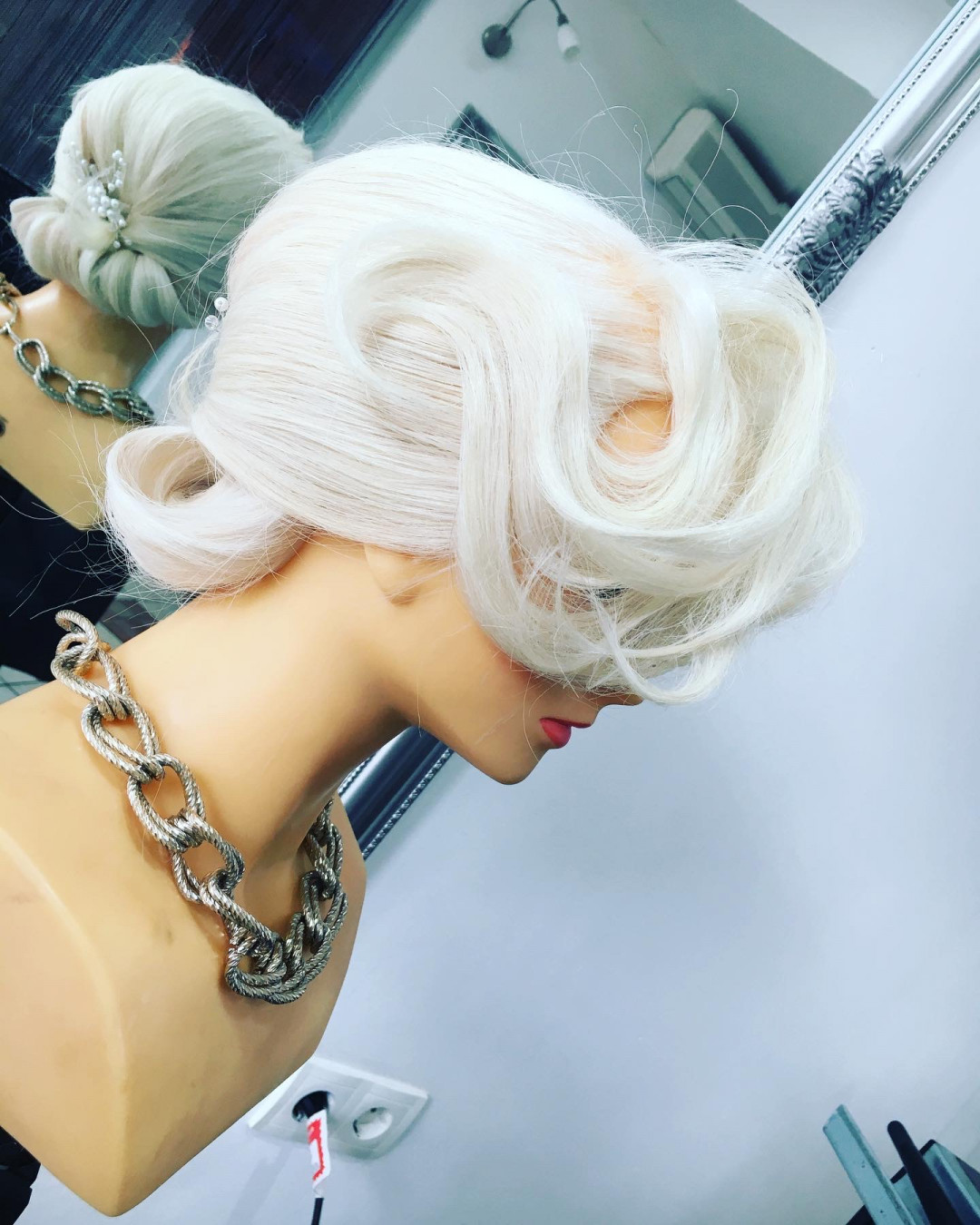 Svečana frizura složena - kratka kosa - Frisco, Sarajevo Svečane i frizure za svadbu Frizerski saloni Svečane i frizure za svadbu, Sarajevo, Centar - Stari Grad