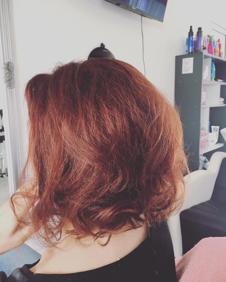 Farbanje cijele dužine kose - kosa srednje dužine - Frisco, Sarajevo Farbanje kose Frizerski saloni Farbanje kose, Sarajevo, Centar - Stari Grad