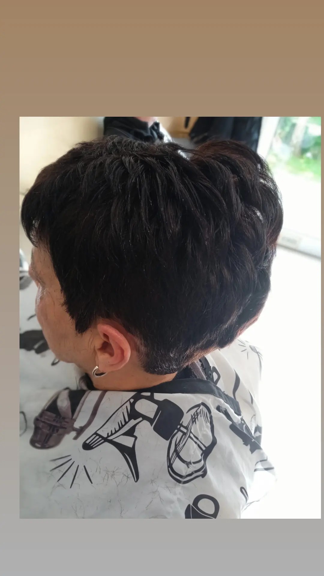 Poezija ljepote #sarajevo Feniranje i stilizovanje Žensko šišanje + feniranje na ravno - sve dužine kose