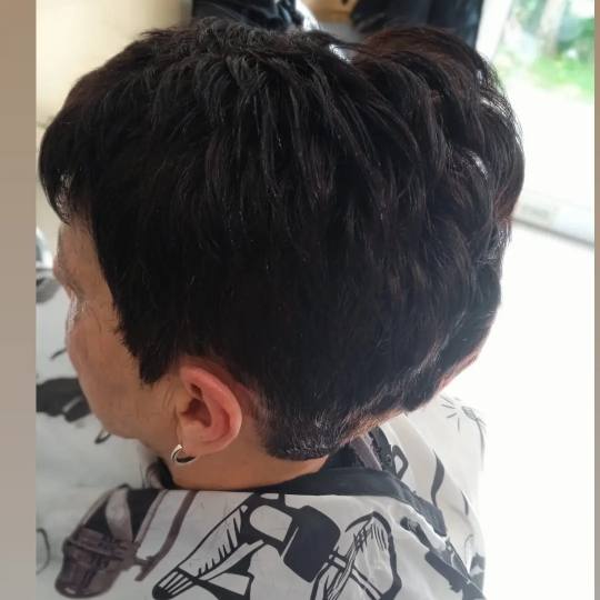 Poezija ljepote #sarajevo Feniranje i stilizovanje Žensko šišanje + feniranje na ravno - sve duž