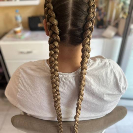 Poezija ljepote #sarajevo Pletenice, kike, punđe Pletenica - jedna