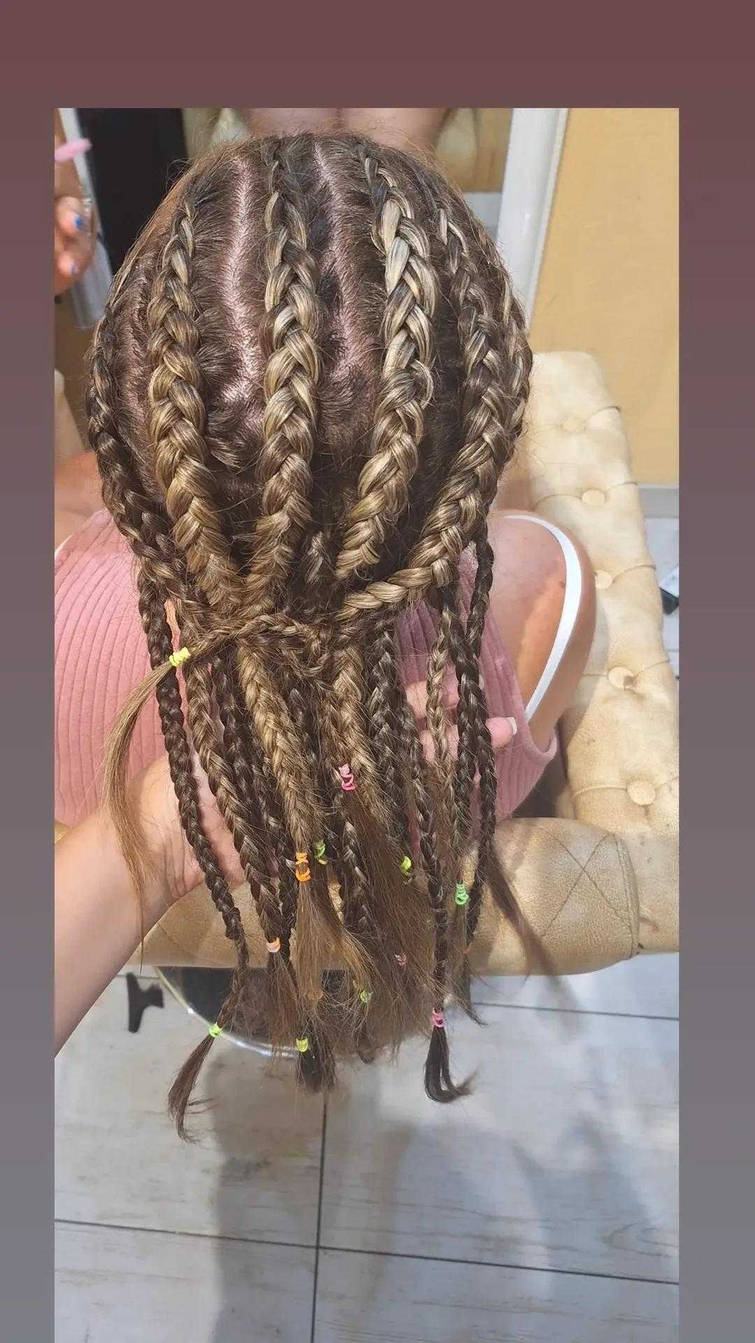 Poezija ljepote #sarajevo Pletenice, kike, punđe Pletenica - jedna