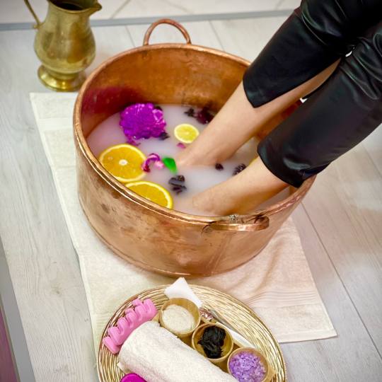 Amman Spa & Hammam #sarajevo Estetski pedikir  Kupka u cvijeću i citrusima, piling, maska, pakovanj