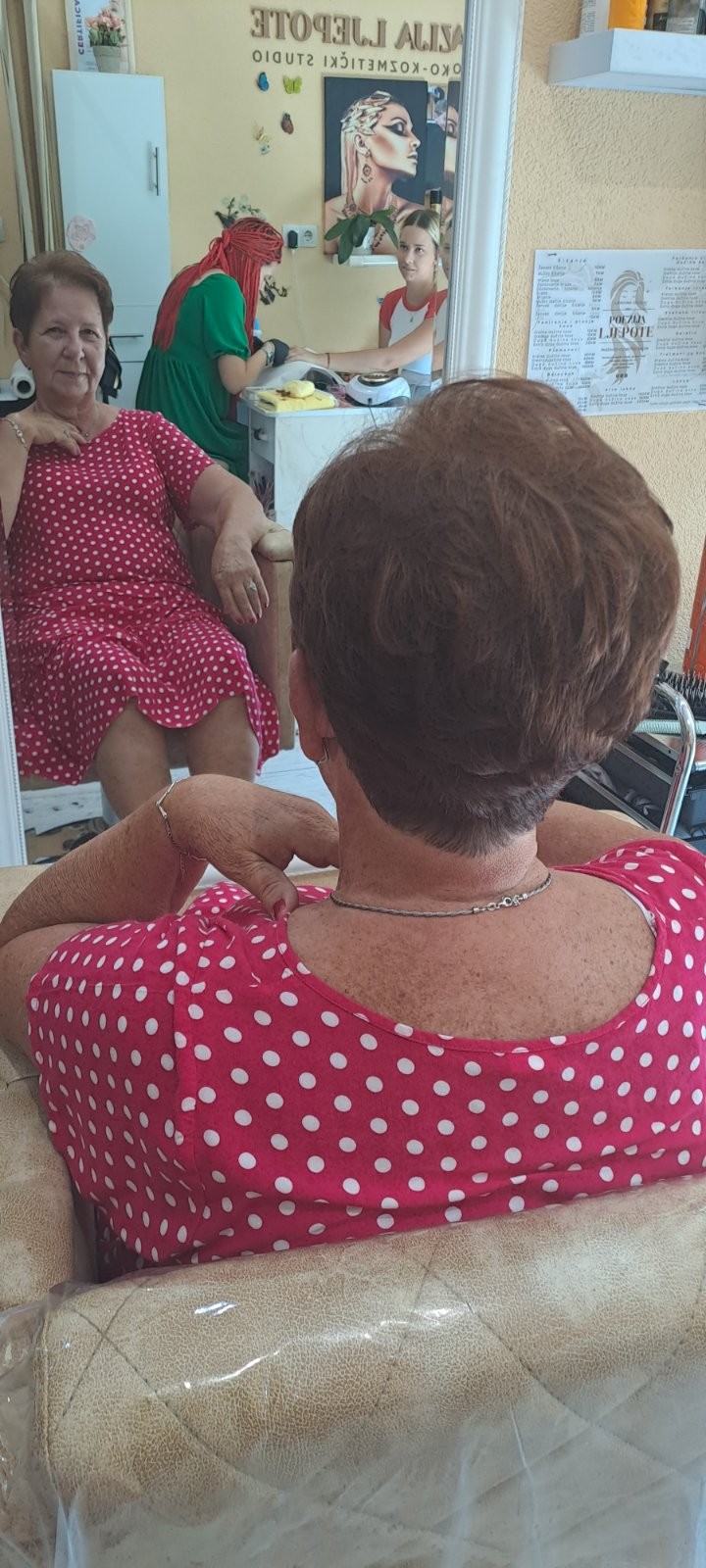 Poezija ljepote #sarajevo Feniranje i stilizovanje Pranje kose + feniranje - kratka kosa