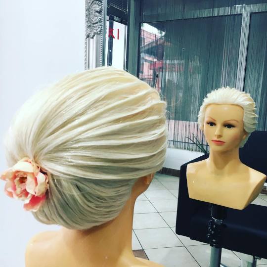 Frisco #sarajevo Svečane i frizure za svadbu Svečana frizura složena - kratka kosa