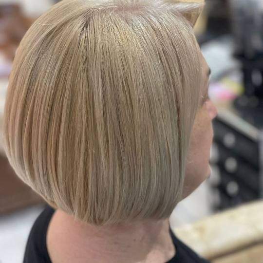 Poezija ljepote #sarajevo Farbanje kose Farbanje izrastka + žensko šišanje + feniranje na ravno -