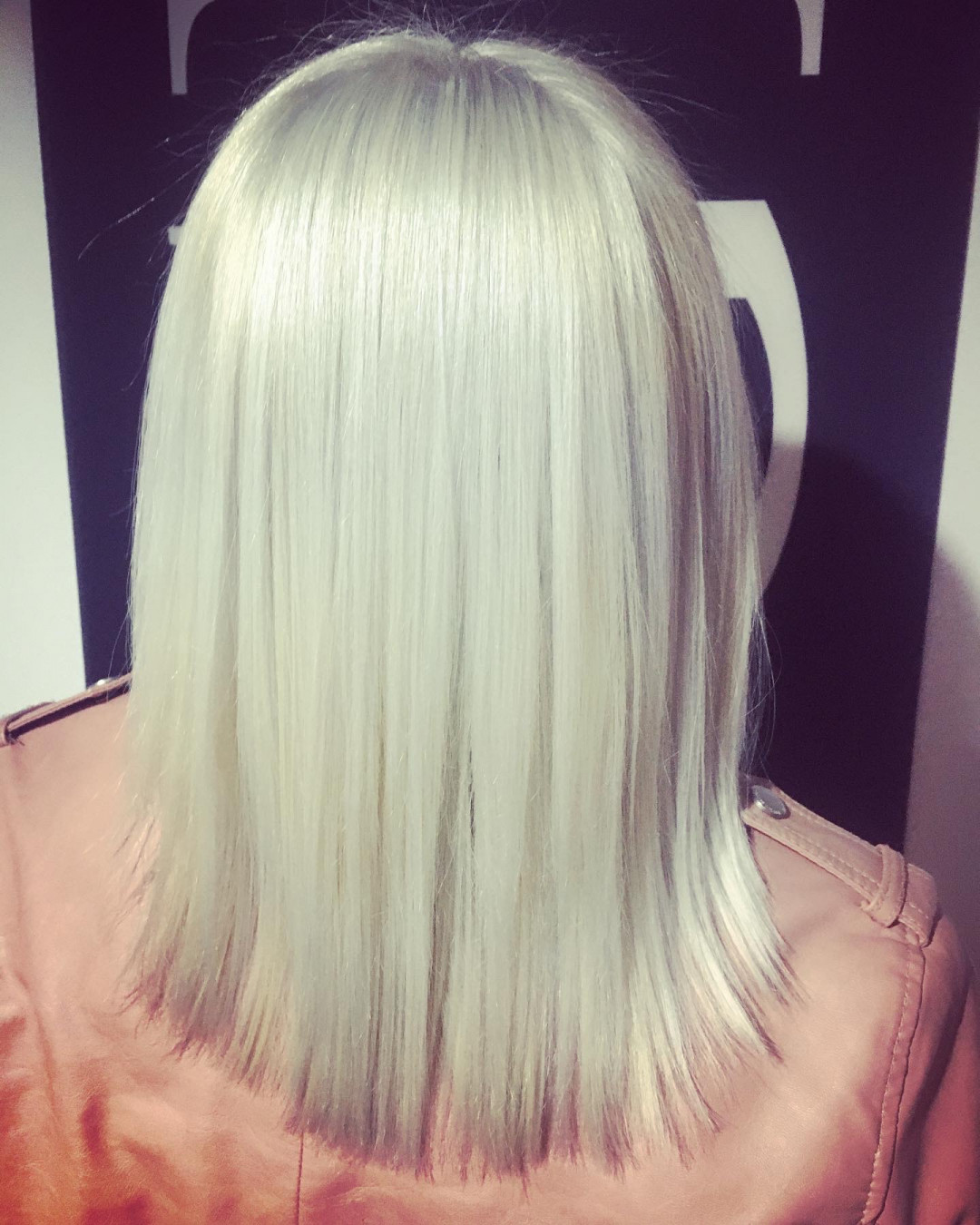 Farbanje cijele dužine kose - kosa srednje dužine - Frisco, Sarajevo Farbanje kose Frizerski saloni Farbanje kose, Sarajevo, Centar - Stari Grad