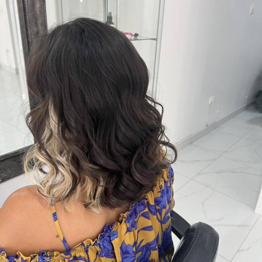 Allure #sarajevo Feniranje i stilizovanje Feniranje na ravno / lokne + pranje kose - kratka kosa Fen