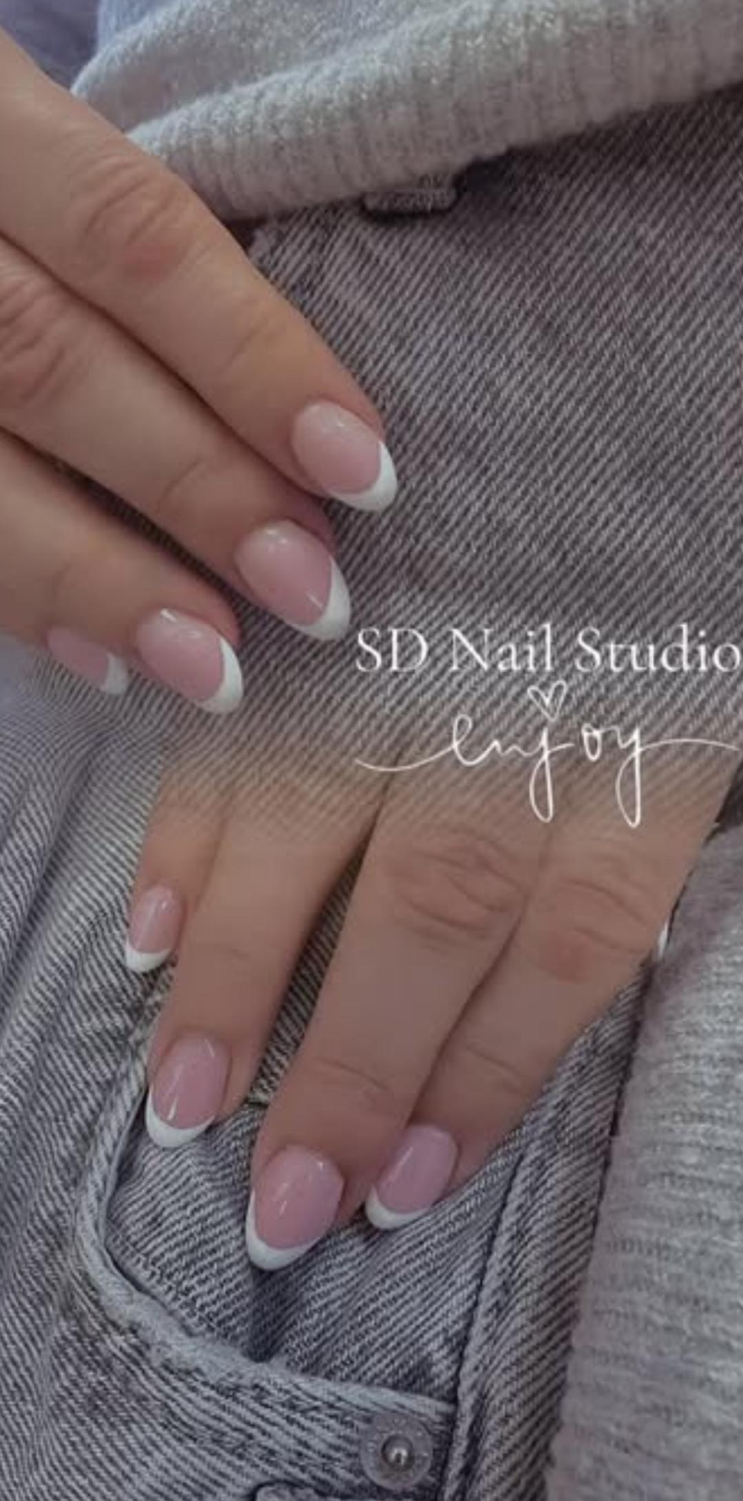 Geliranje noktiju sa frenchom ili nailart - SD Nail Studio, Sarajevo Izlivanje noktiju Nokti Izlivanje noktiju, Sarajevo, Novo Sarajevo - Novi Grad