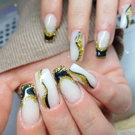 AMK #sarajevo Izlivanje noktiju Izlijevanje noktiju gelom boja - L dužina