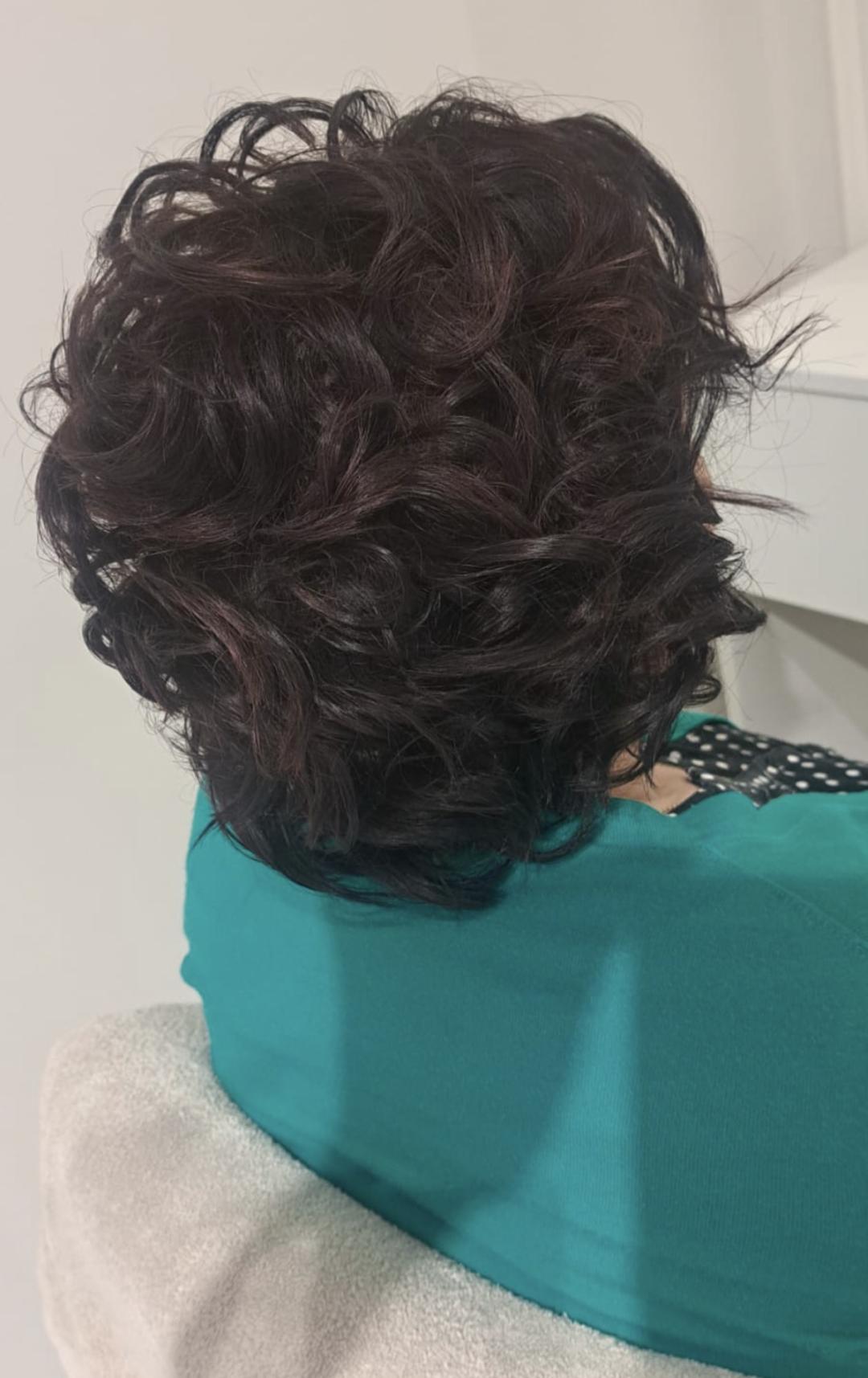 Garava Beauty Studio #banjaluka Žensko šišanje Žensko šišanje + feniranje - kosa srednje dužine
