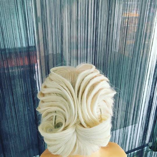 Frisco #sarajevo Svečane i frizure za svadbu Svečana frizura složena - kratka kosa