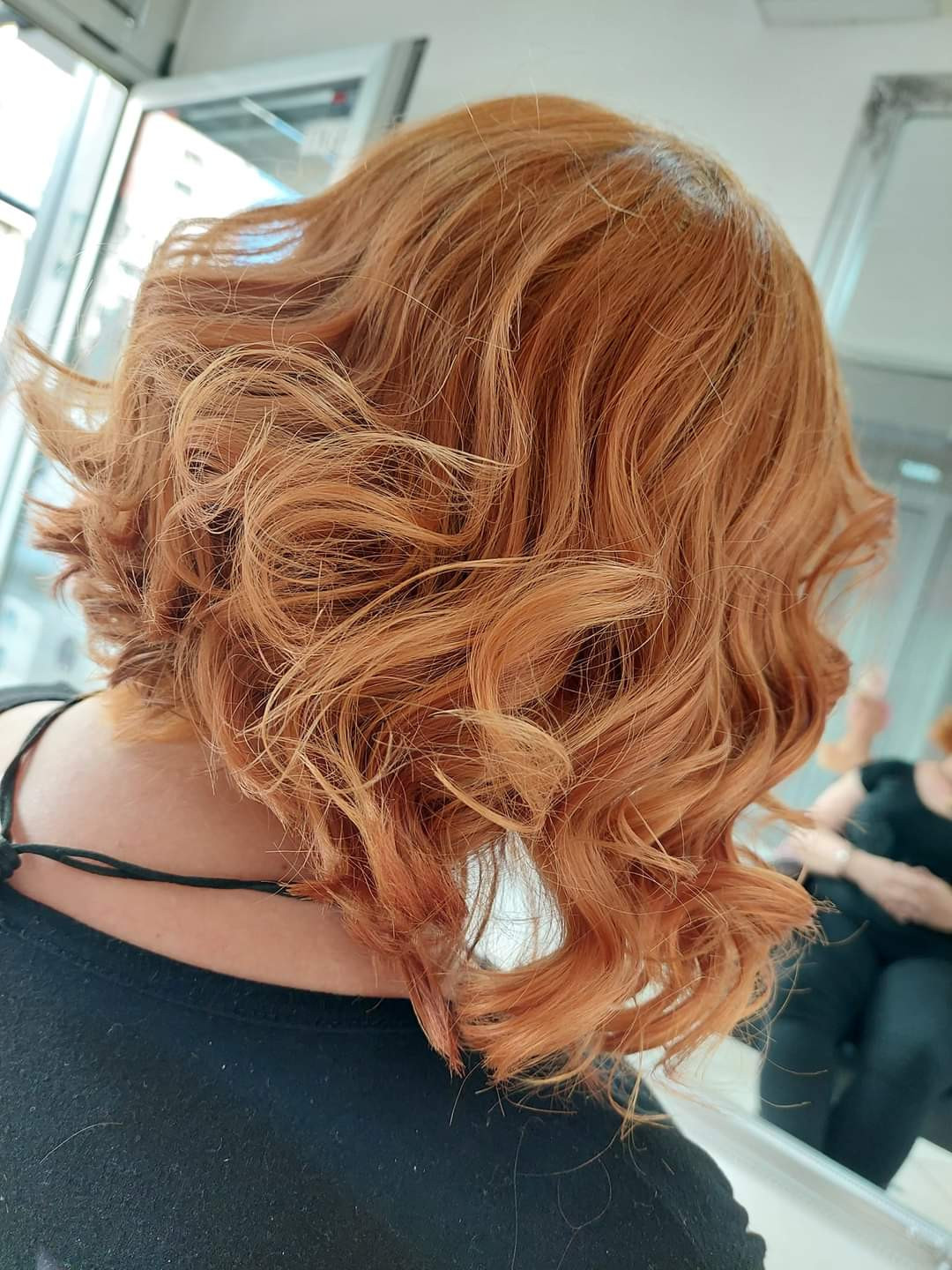 Farbanje cijele dužine kose - kosa srednje dužine - Frisco, Sarajevo Farbanje kose Frizerski saloni Farbanje kose, Sarajevo, Centar - Stari Grad