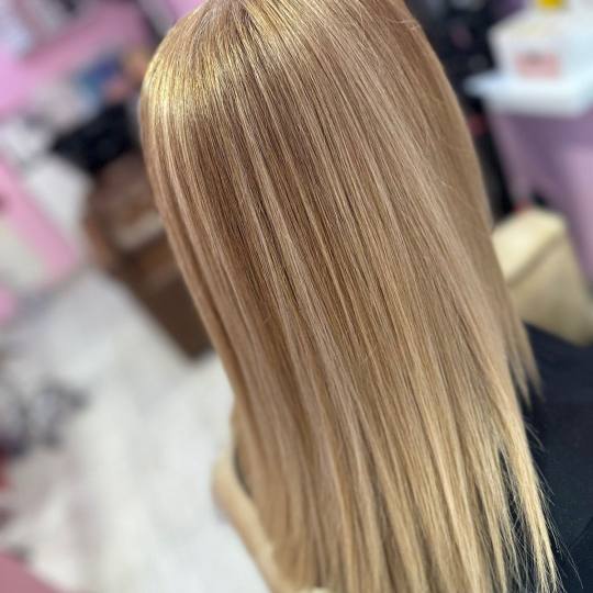 Poezija ljepote #sarajevo Farbanje kose Farbanje izrastka + žensko šišanje + feniranje na ravno -