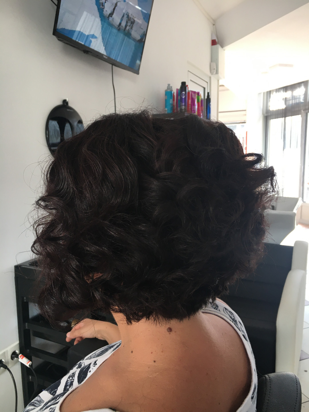 Lokne na figaro - paž / kosa srednje dužine - Frisco, Sarajevo Svečane i frizure za svadbu Frizerski saloni Svečane i frizure za svadbu, Sarajevo, Centar - Stari Grad