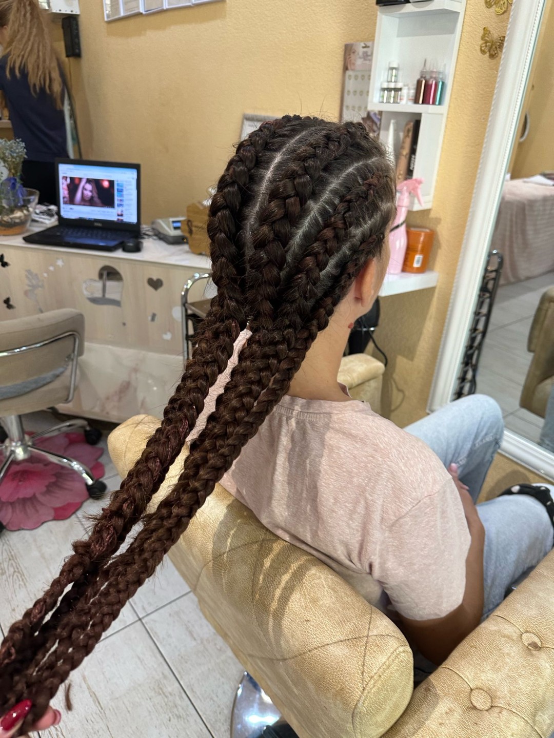 Poezija ljepote #sarajevo Pletenice, kike, punđe Pletenica - jedna