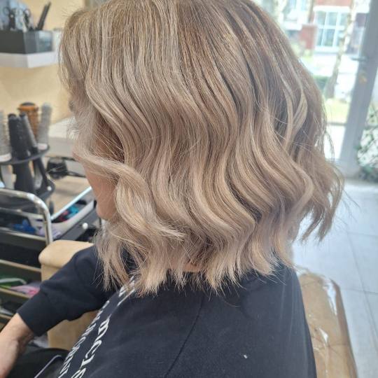 Poezija ljepote #sarajevo Pramenovi Pramenovi na foliju - kosa srednje dužine