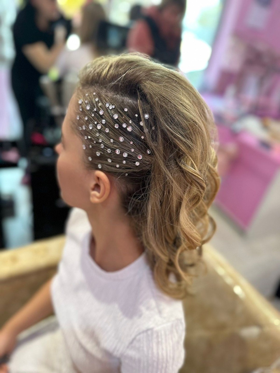 Poezija ljepote #sarajevo Svečane i frizure za svadbu Svečana frizura - kosa srednje dužine