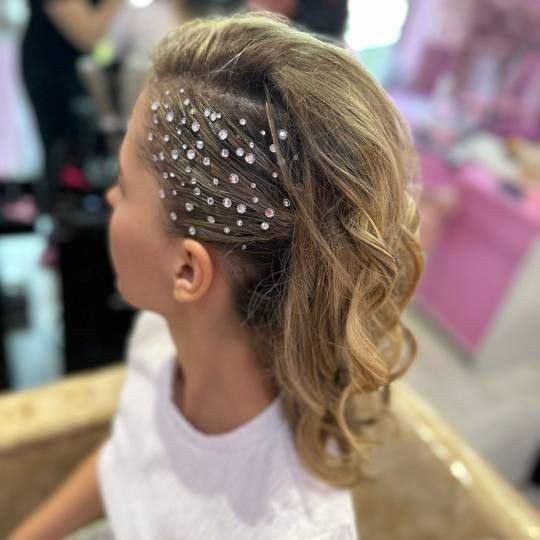 Poezija ljepote #sarajevo Svečane i frizure za svadbu Svečana frizura - kosa srednje dužine