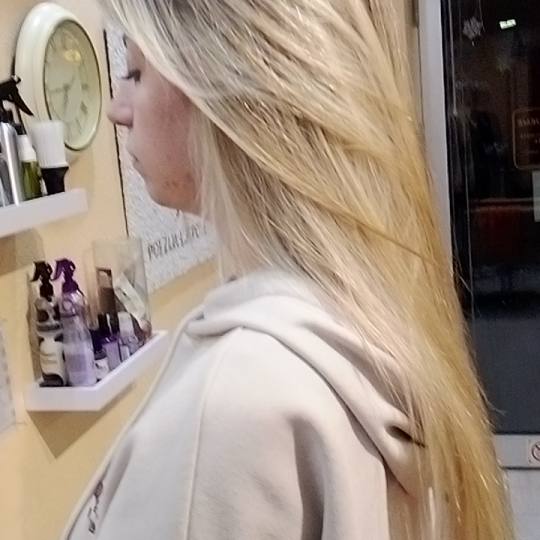 Poezija ljepote #sarajevo Farbanje kose Povrsinski Pramenovi na foliju + žensko šišanje + feniran