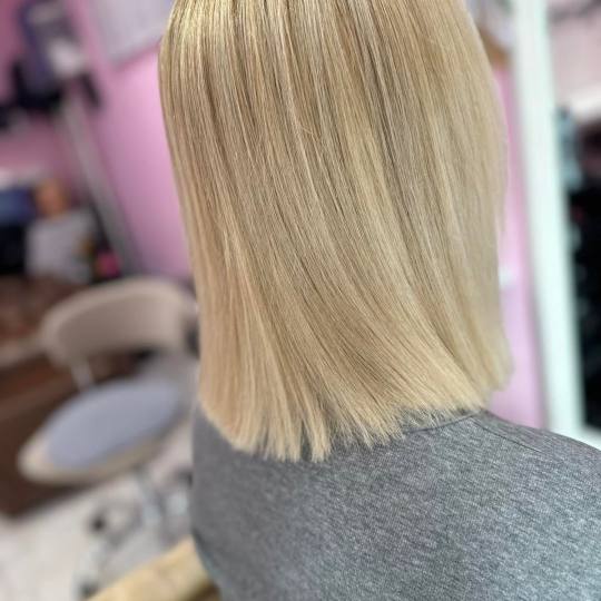 Poezija ljepote #sarajevo Farbanje kose Farbanje izrastka + žensko šišanje + feniranje na ravno -