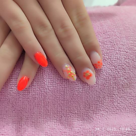 Top #sarajevo Nadogradnja noktiju Nadogradnja noktiju tipsama