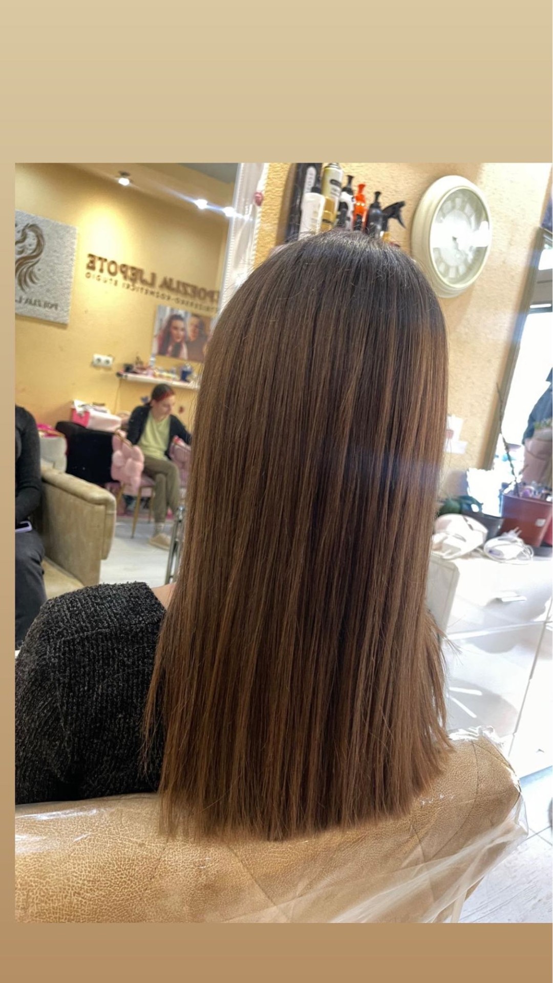 Poezija ljepote #sarajevo Žensko šišanje Žensko šišanje + pranje kose + feniranje - srednje duga kosa