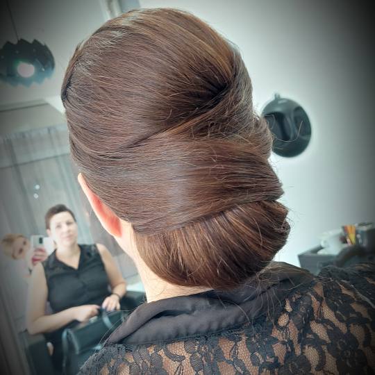 Frisco #sarajevo Svečane i frizure za svadbu Svečana frizura složena - kratka kosa