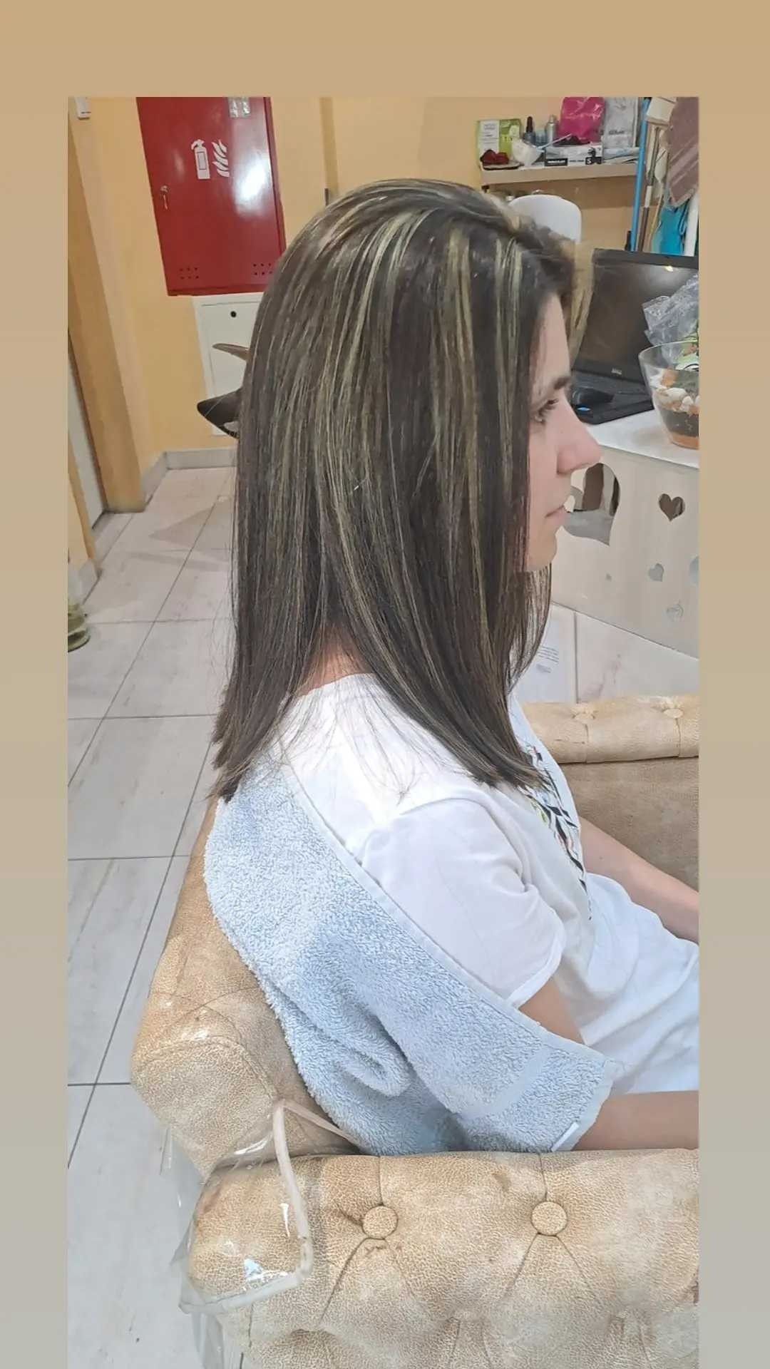 Povrsinski pramenovi na foliju + žensko šišanje + feniranje - srednje duga kosa - Poezija ljepote, Sarajevo Farbanje kose Frizerski saloni Farbanje kose, Sarajevo, Novo Sarajevo - Novi Grad