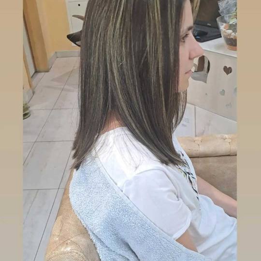 Poezija ljepote #sarajevo Farbanje kose Povrsinski pramenovi na foliju + žensko šišanje + feniran